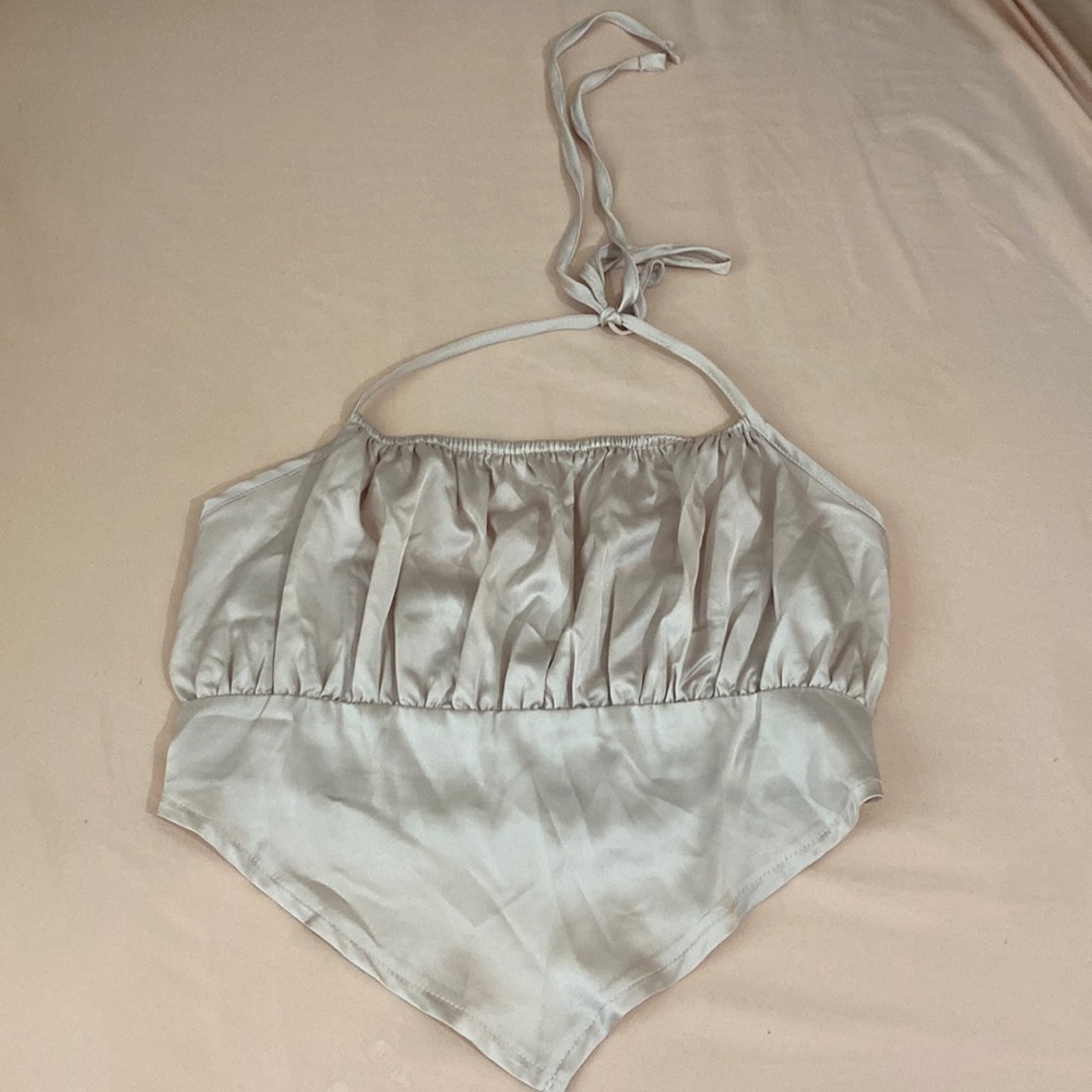 cropped halter 🤍